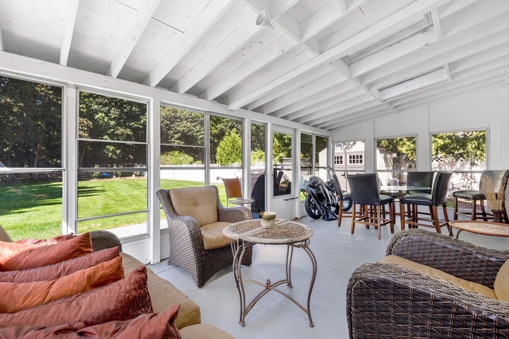 46 Juniper Dr, Saugus