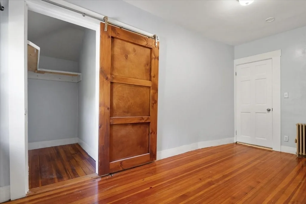 8 Linwood St, Holbrook