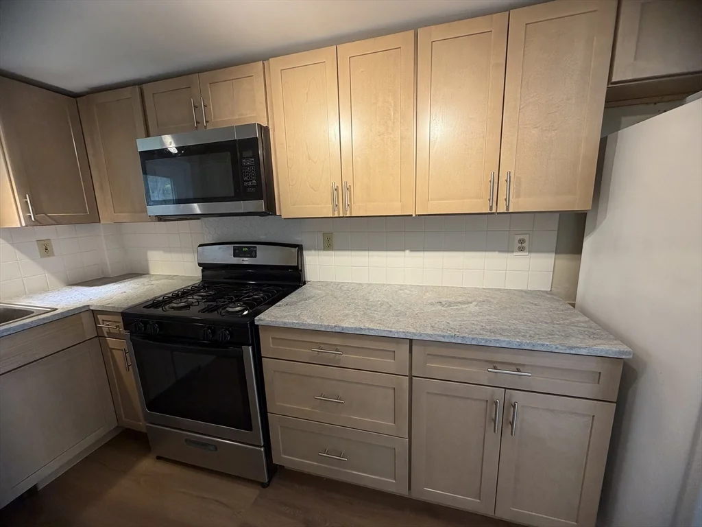 79 N Main St, North Bellingham