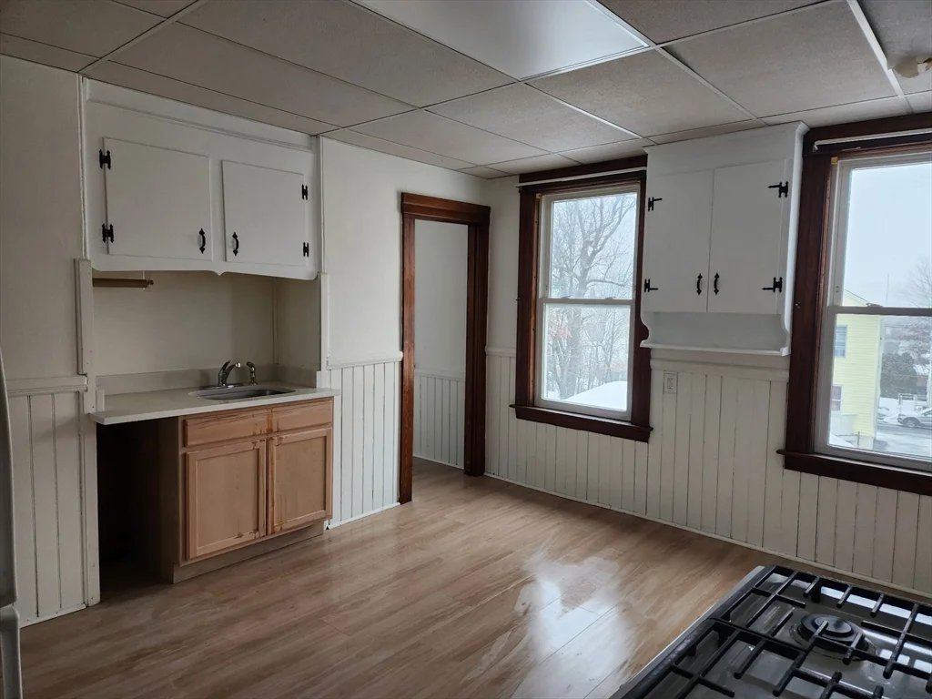 34 King Philip Rd, Worcester