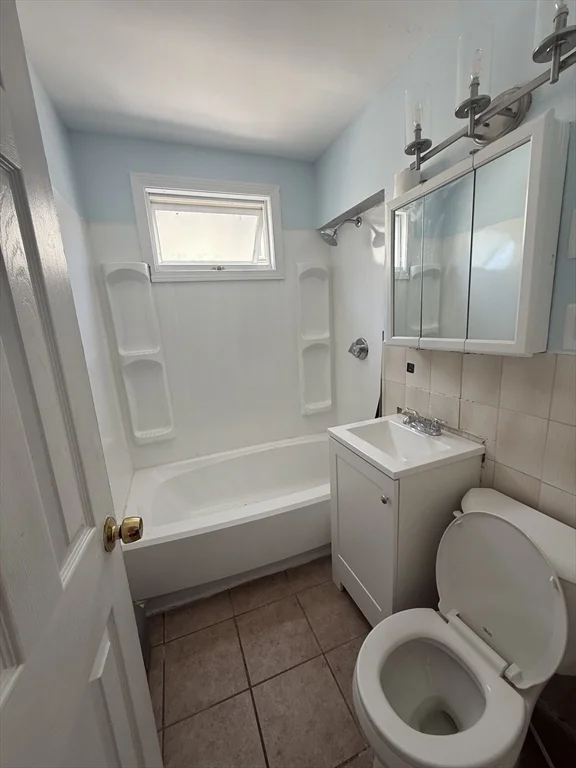 869 Brock Ave, New Bedford