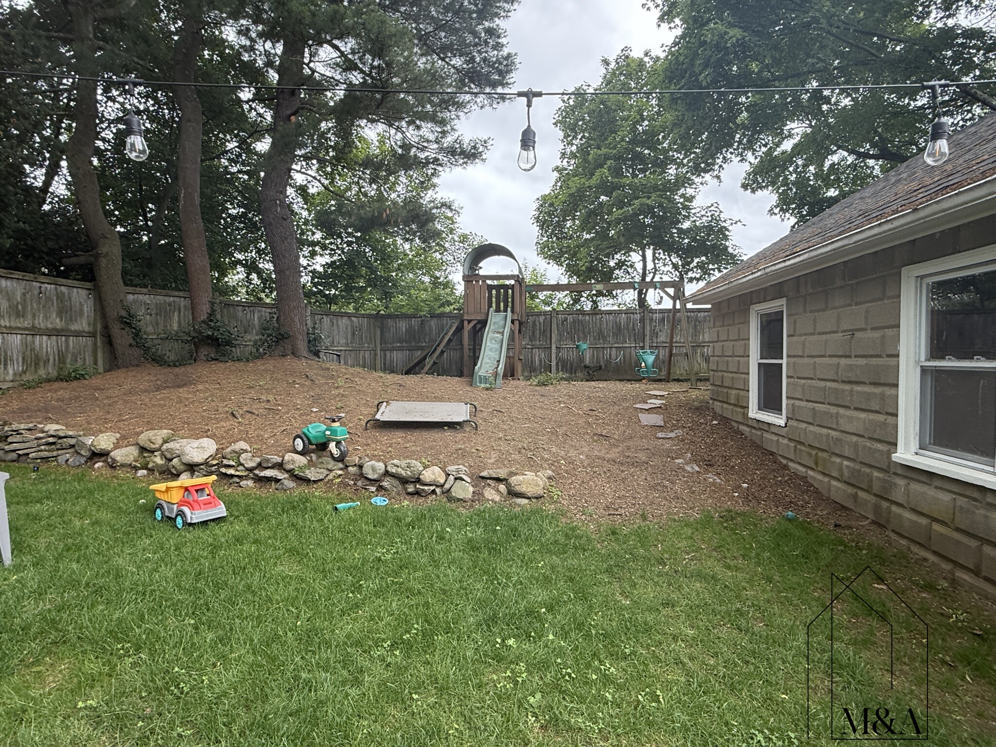 47 Maplewood Ave, Thompsonville