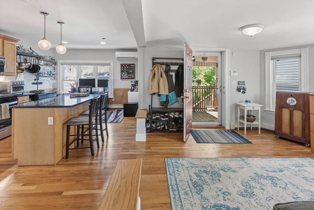 17-B Bonair St, East Somerville