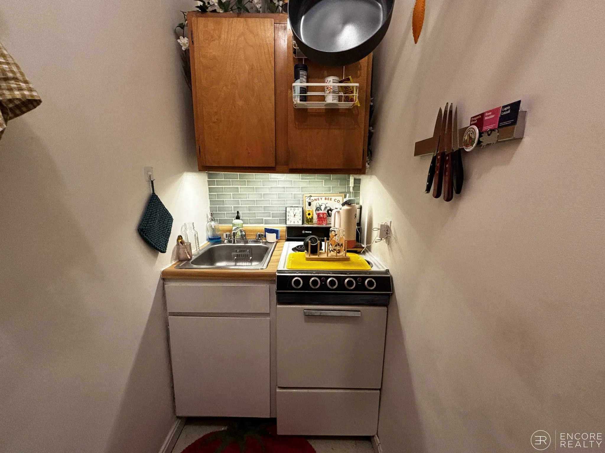 16 Davis Ave, Emerson Gardens