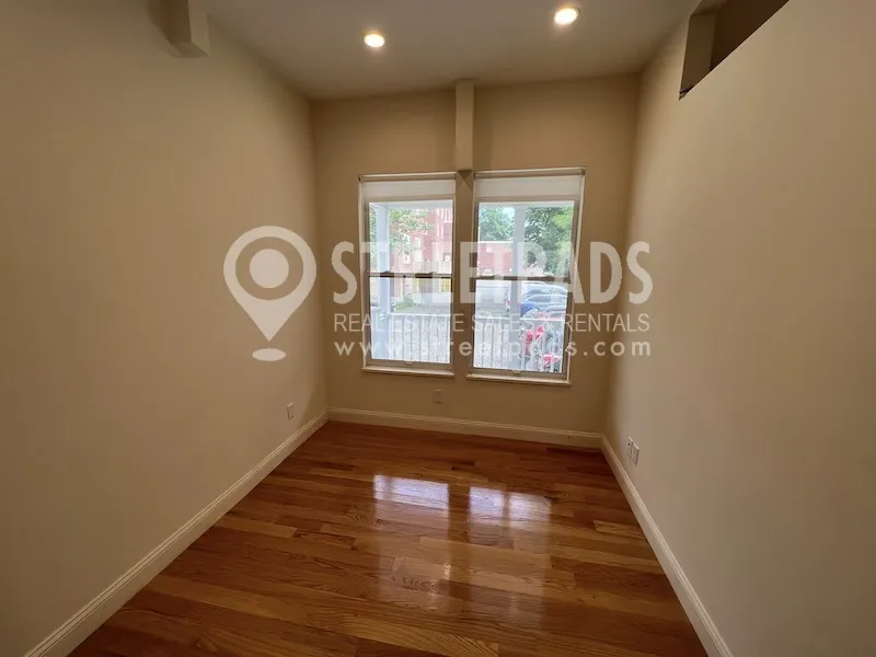 379 Harvard St, Mid-Cambridge