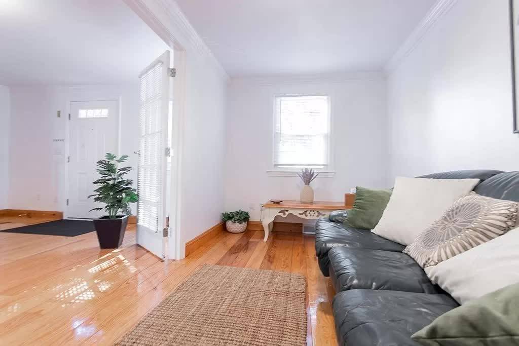 35 Fort Ave, Roxbury