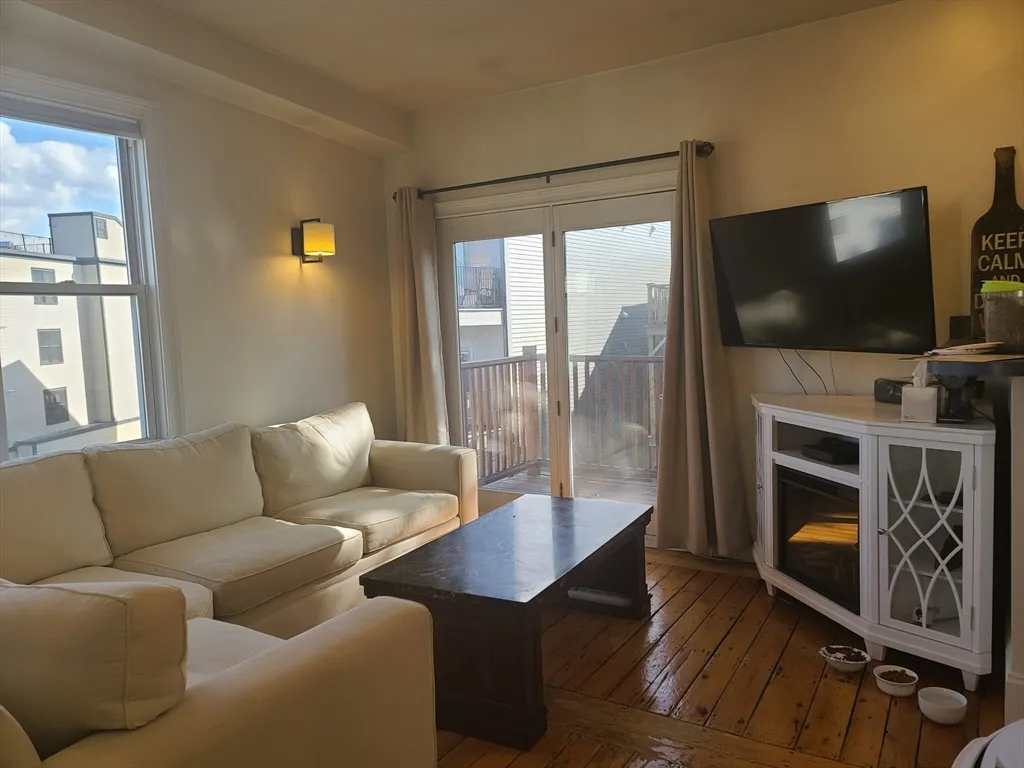 31 Jenkins St, South Boston