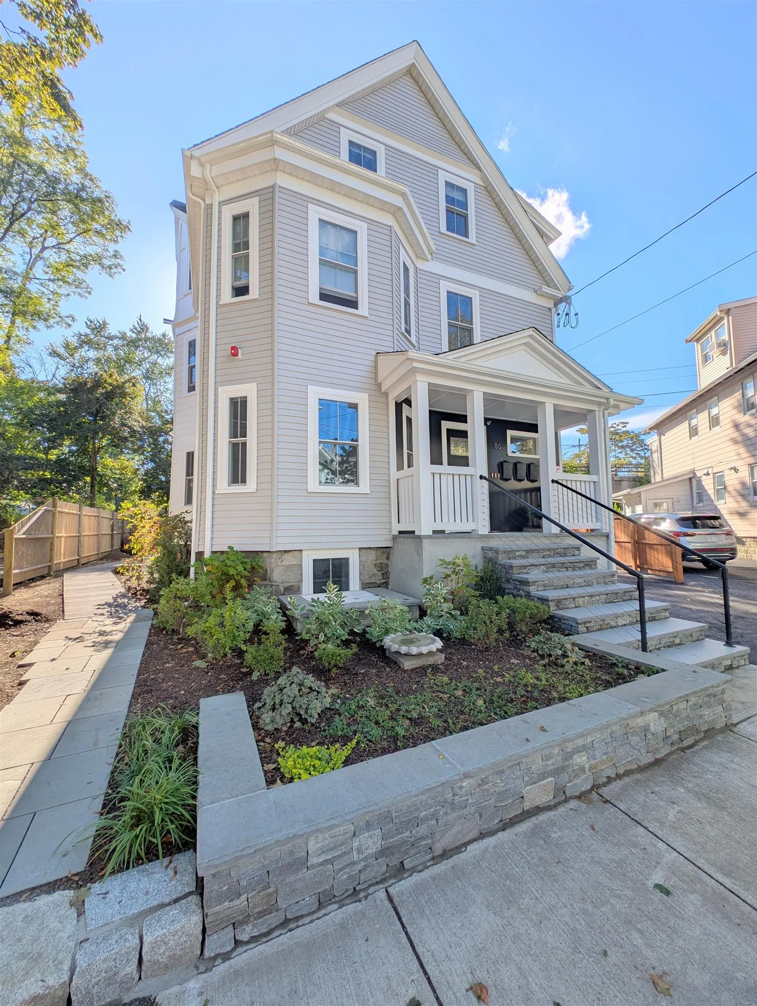 86 Orchard St, Medford