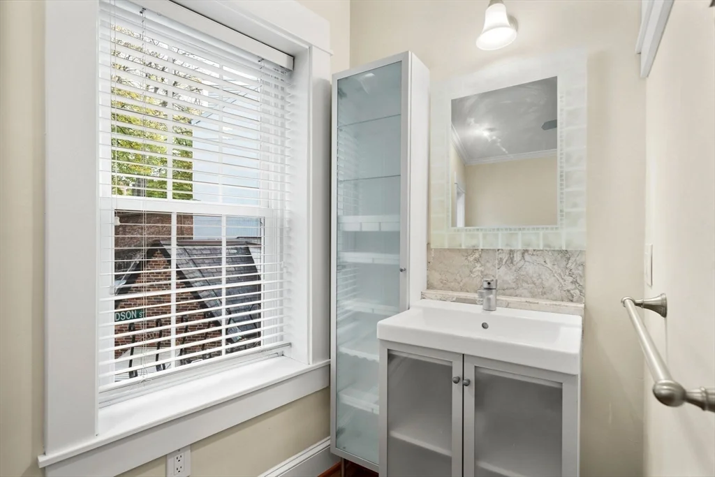 6 North Hudson St, North End