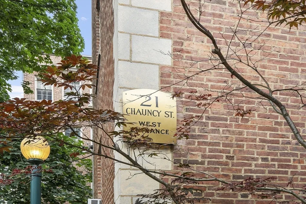 21 Chauncy St, Neighborhood Nine