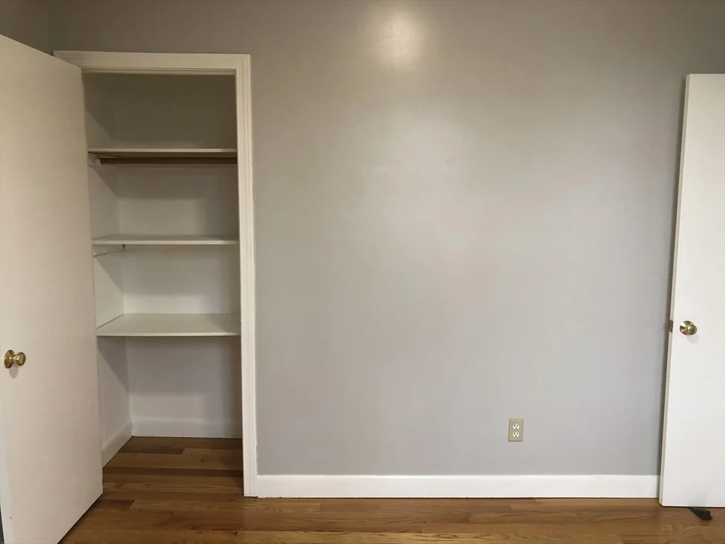 122 London, East Boston