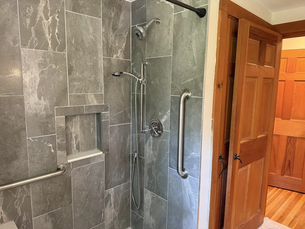 3 Crescent St, West Bridgewater