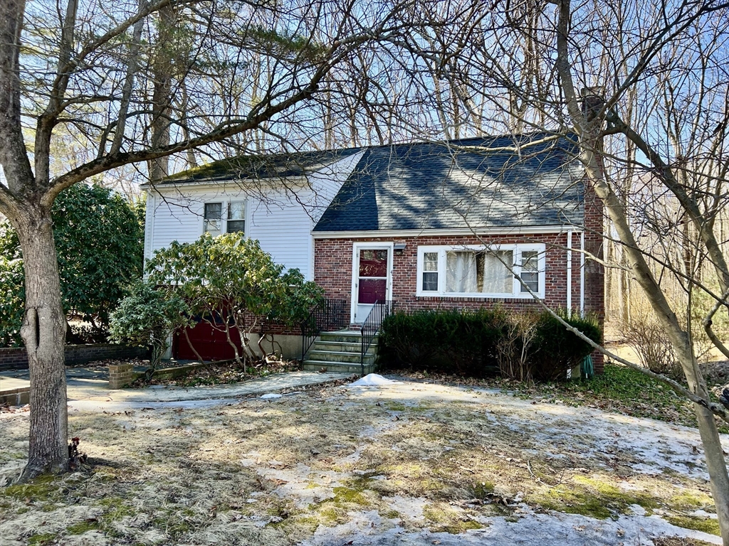 45 Maiden Ln, Wayland