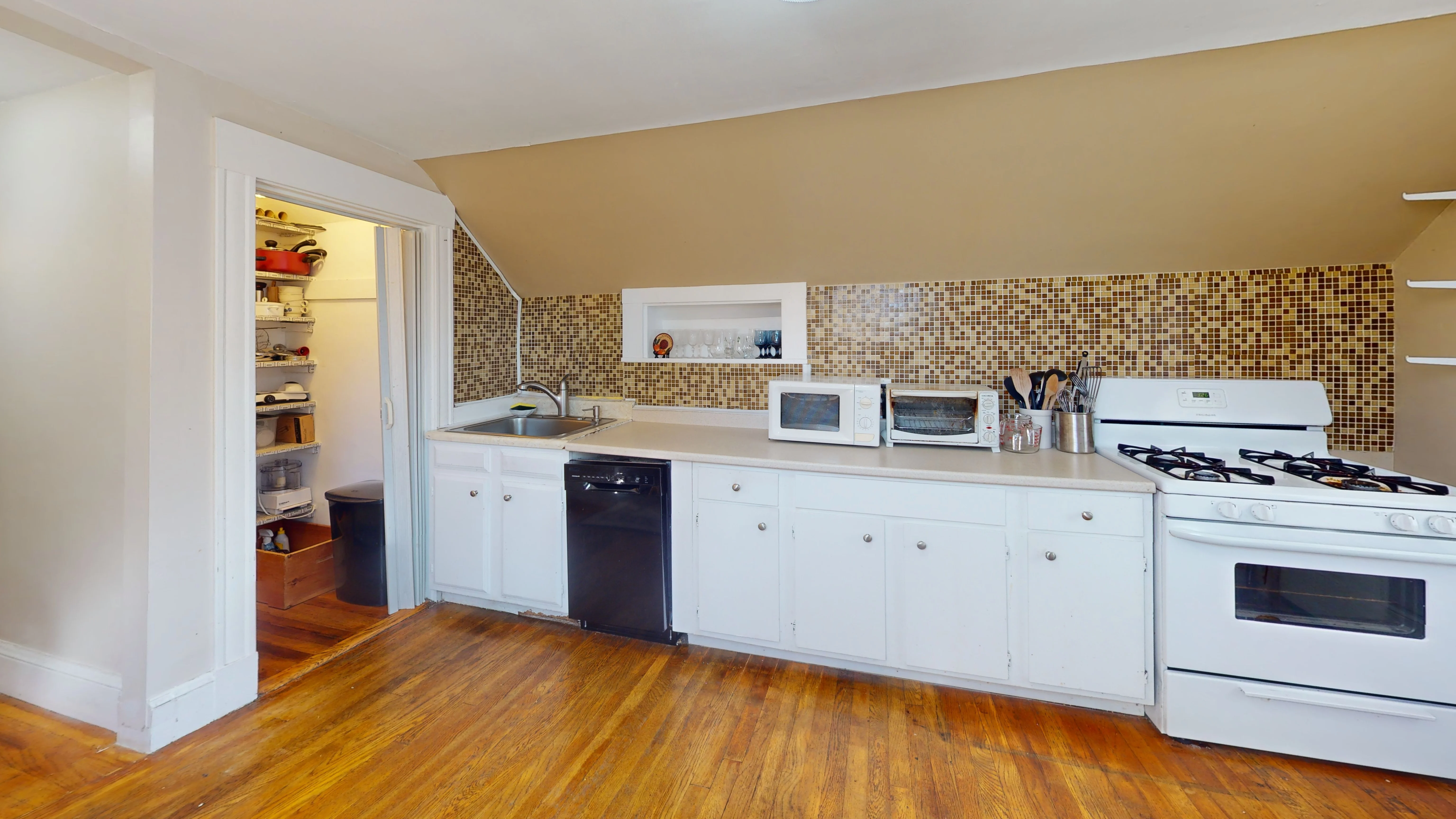 16 Templeton Pkwa, Watertown