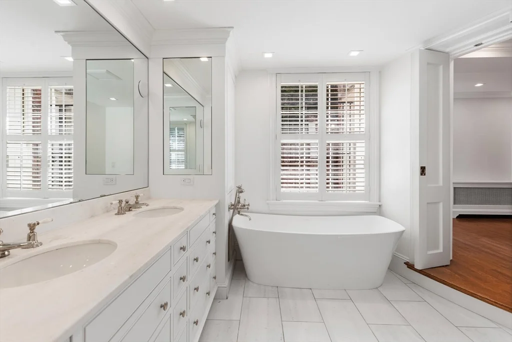 20 Chestnut St, Beacon Hill