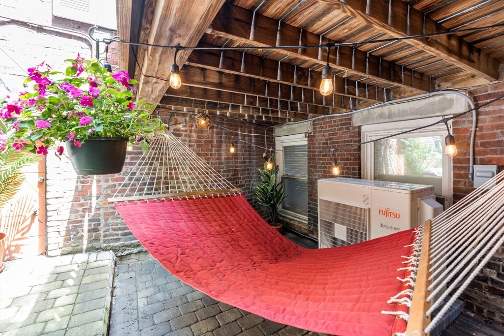 8 Melrose St, Back Bay