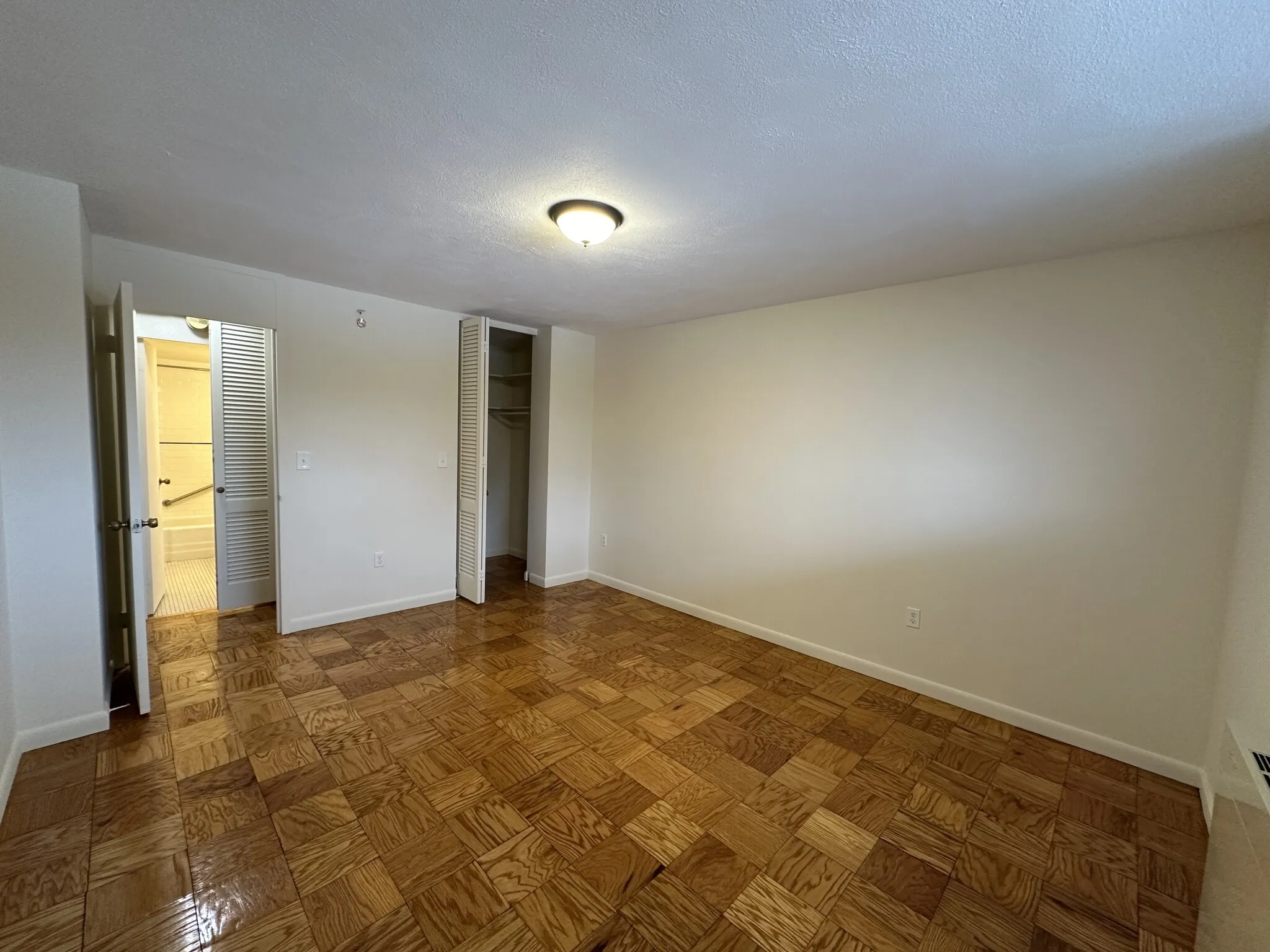 101 Monmouth St, Longwood