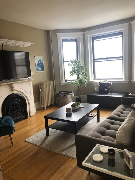 137 Peterborough St, Fenway