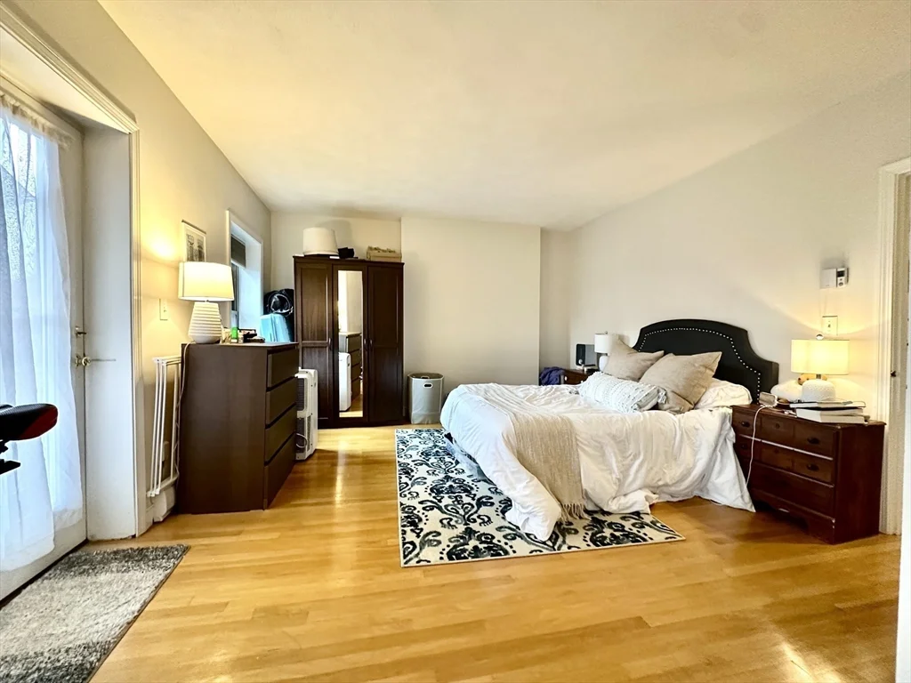 664 Massachusetts Ave, South End