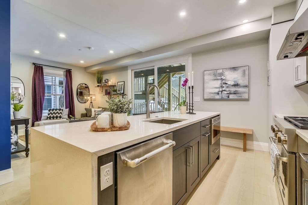 719 E 2nd St, South Boston