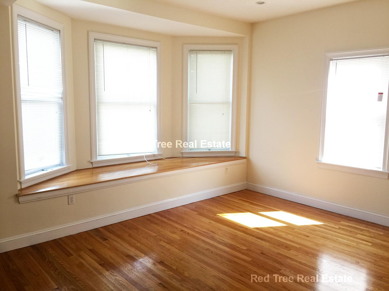 9 Gardner Tr, Allston