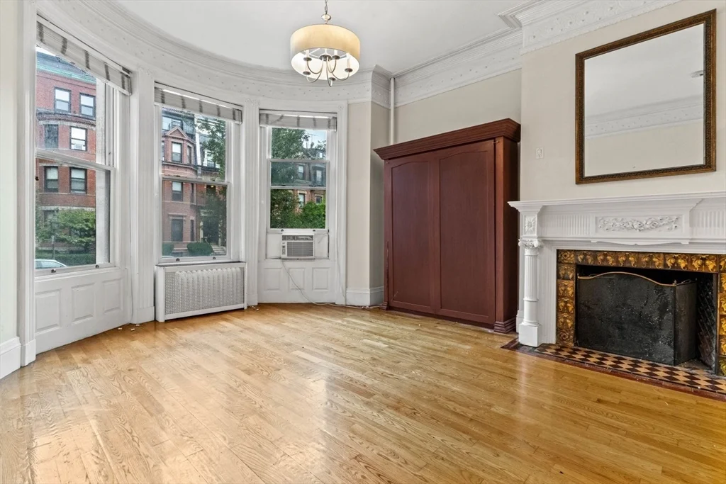 394 Marlborough St, Back Bay