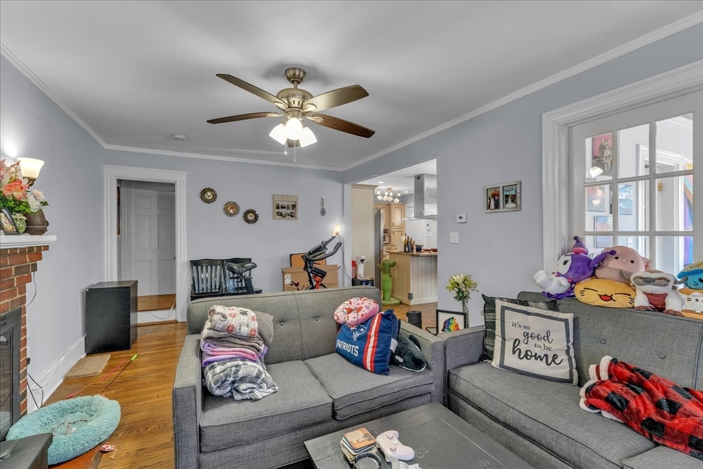 638 Main St, Walpole