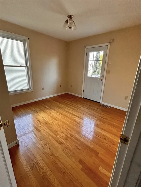 8 Gates Rd, Worcester