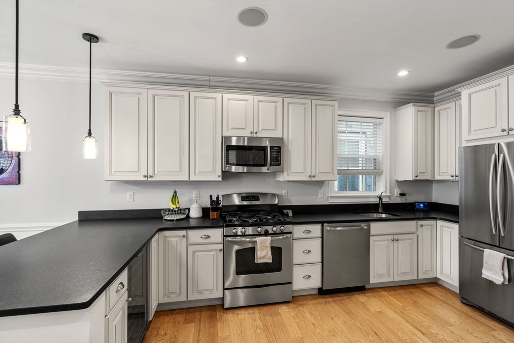 192 W 6th St, South Boston