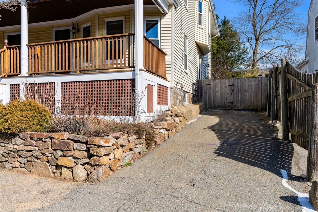 3 Clifford Ave, Beverly