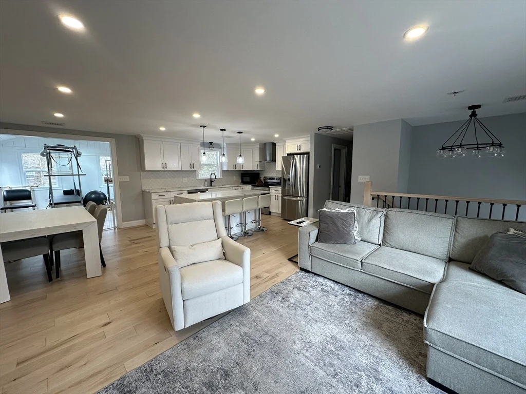 456 Parsonage St, Marshfield