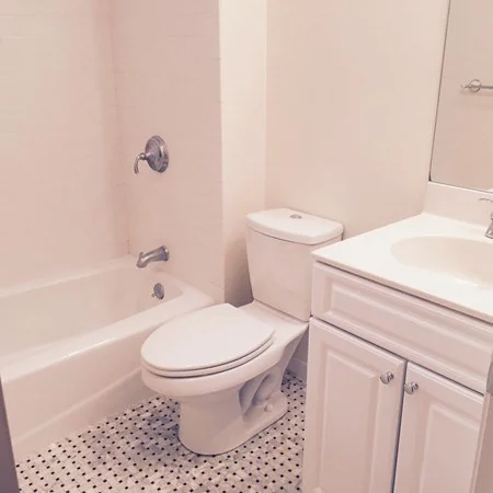 20 Chapel St, Longwood