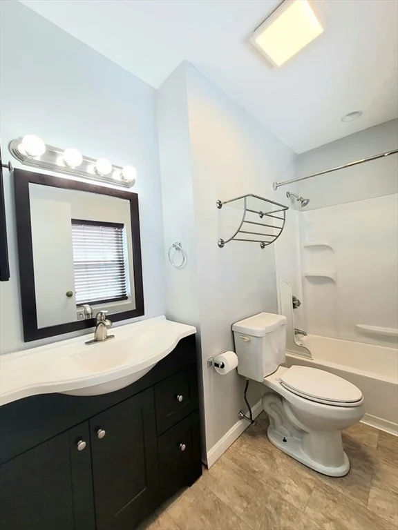391 Hyde Park Ave, Jamaica Plain