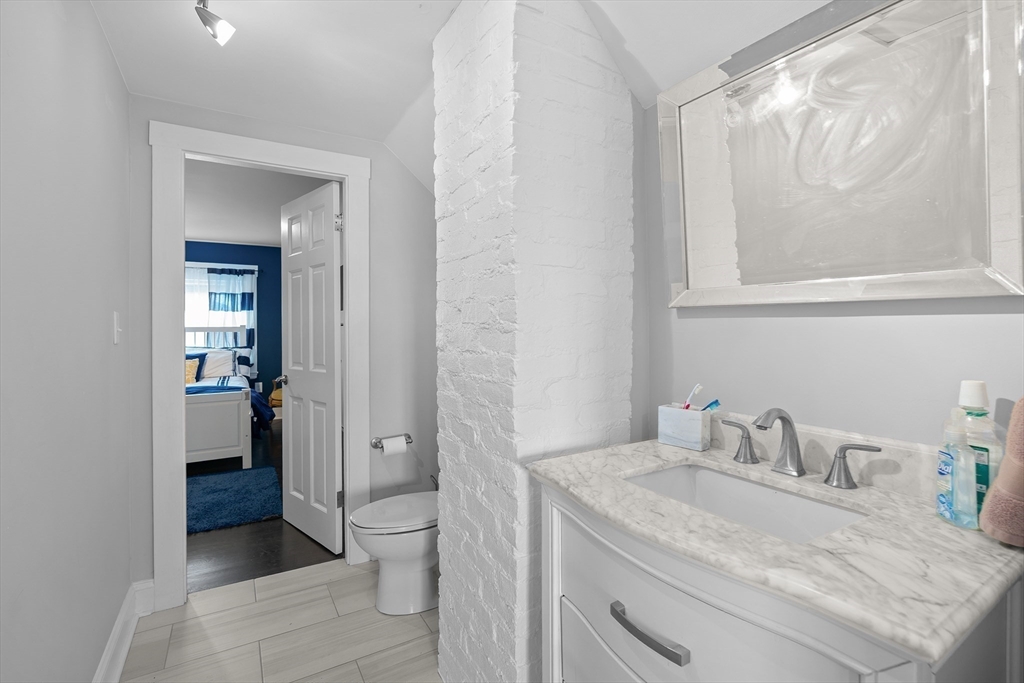 86 Chester Ave, Winthrop