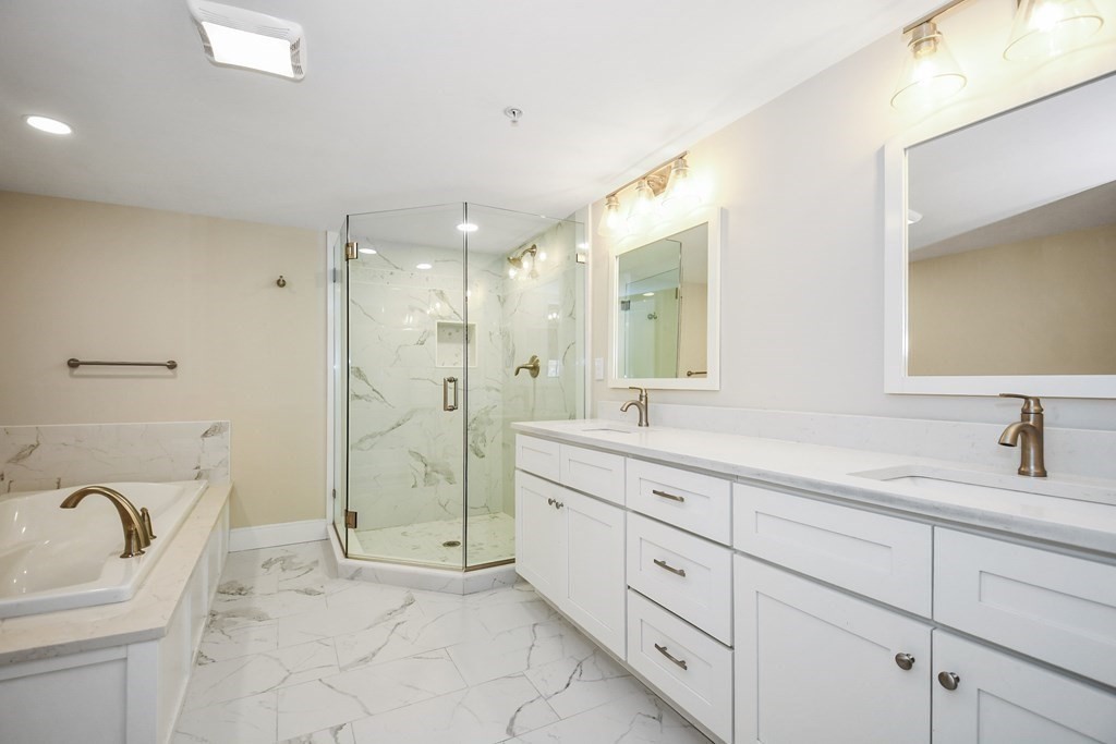 17 Kearney Sq, Lowell