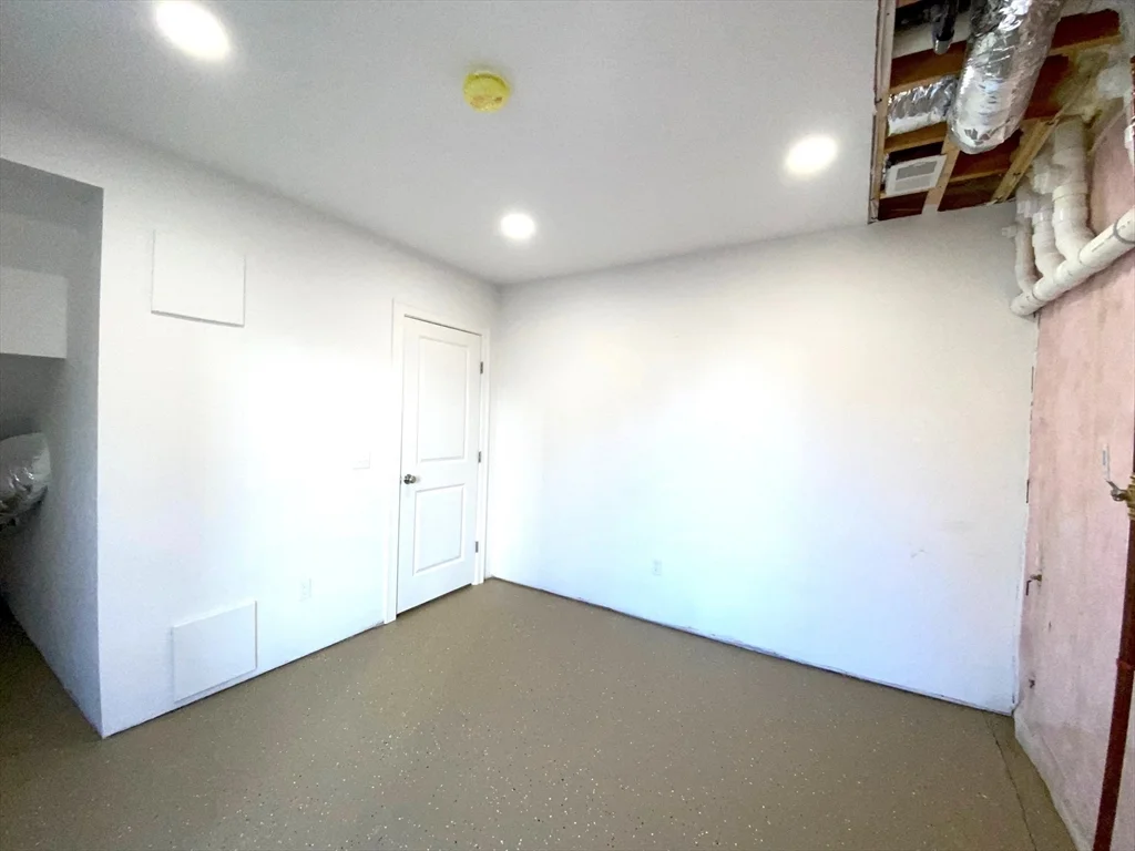 152 W Main St, Millbury