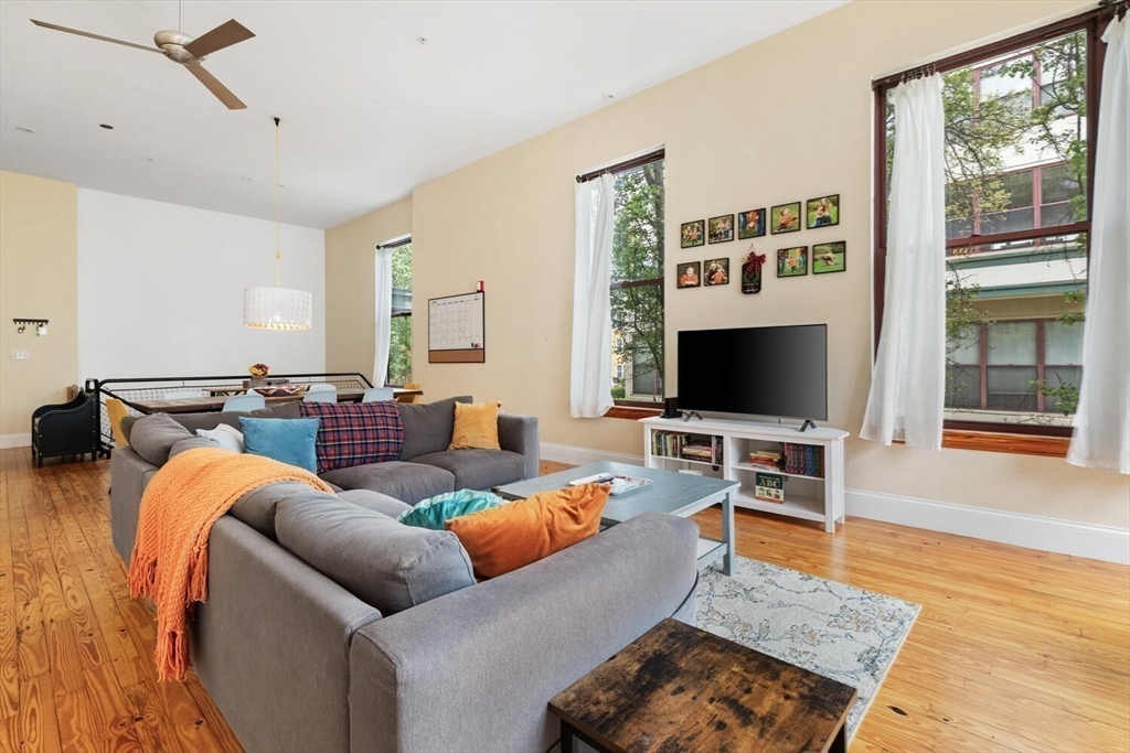 87 Brookside Ave, Jamaica Plain