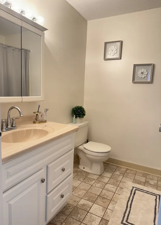 59 Village Brook Ln, Natick