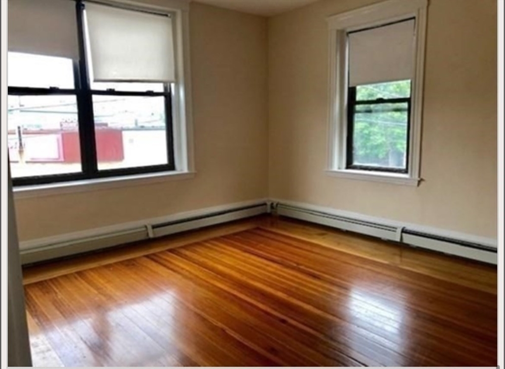 108 Bristol Rd, Somerville