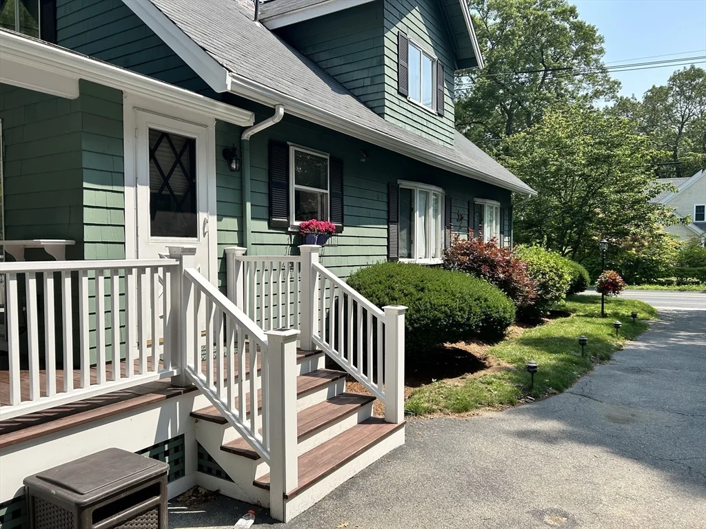 500 Lowell St, Lexington