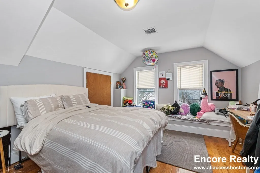 44 Hillside St, Mission Hill