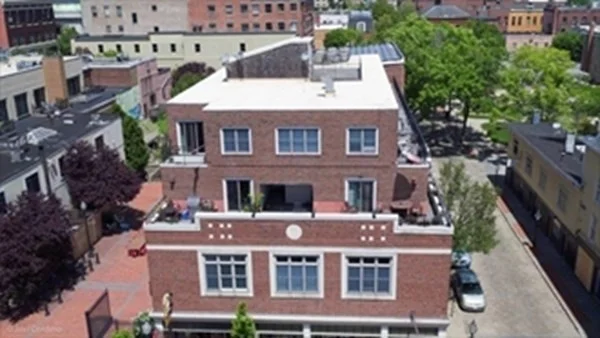 145 Union St, Center