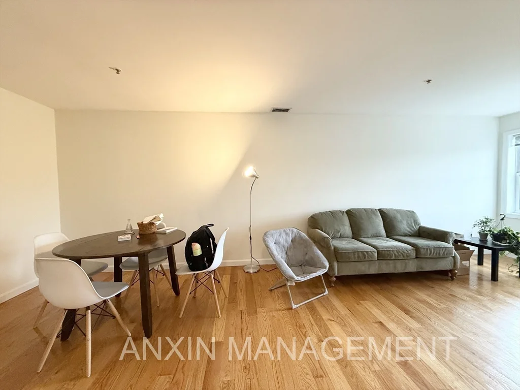 660 Cambridge St, East Cambridge