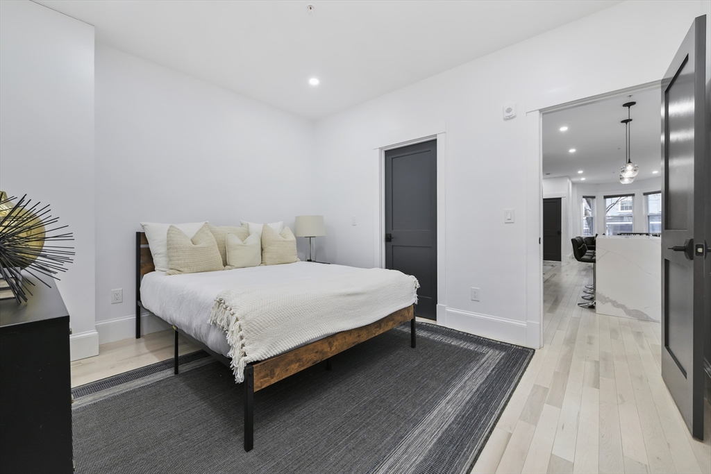 28 Telegraph St, South Boston