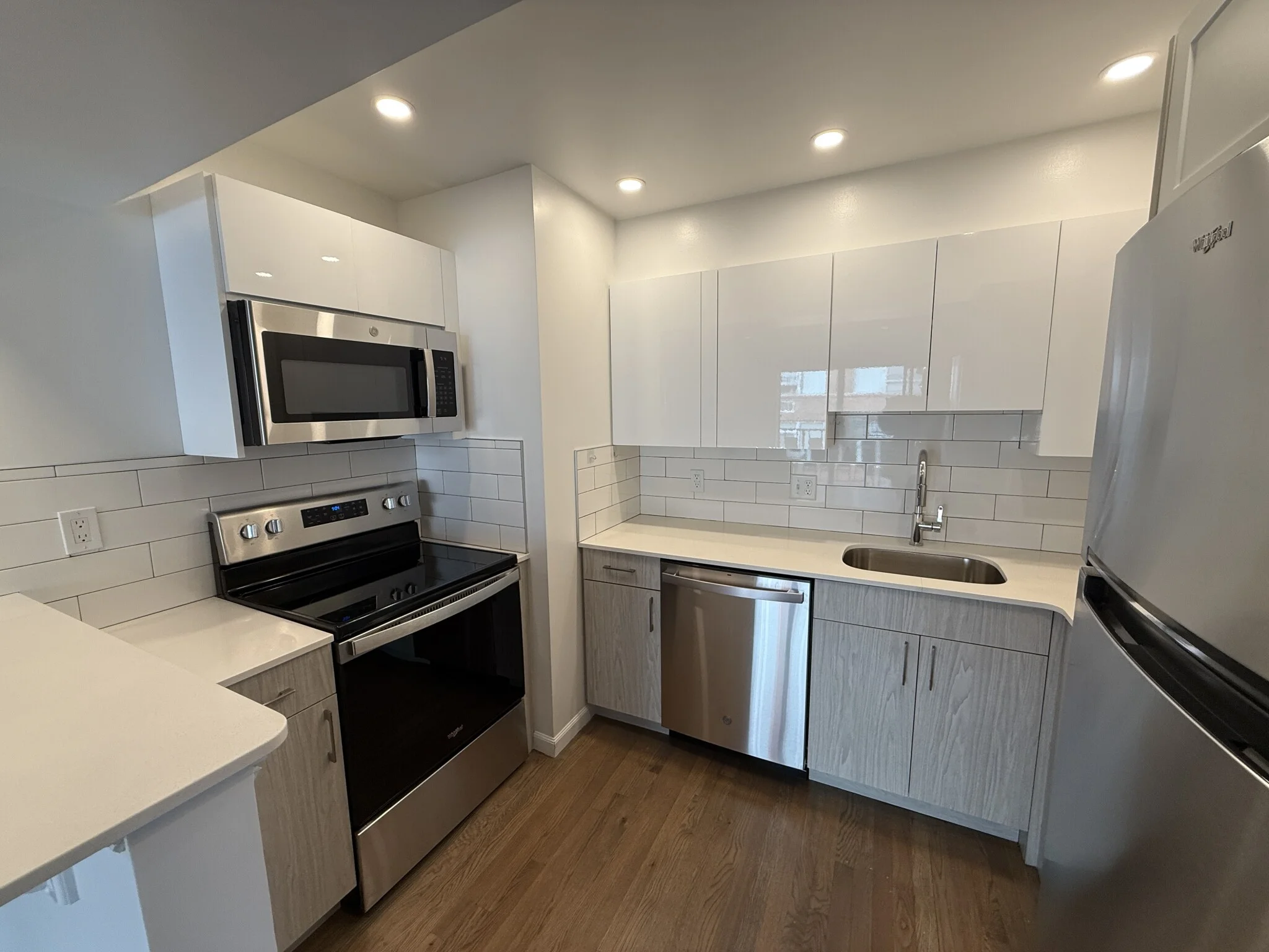 320 Hammond Pond Pkwy, Chestnut Hill