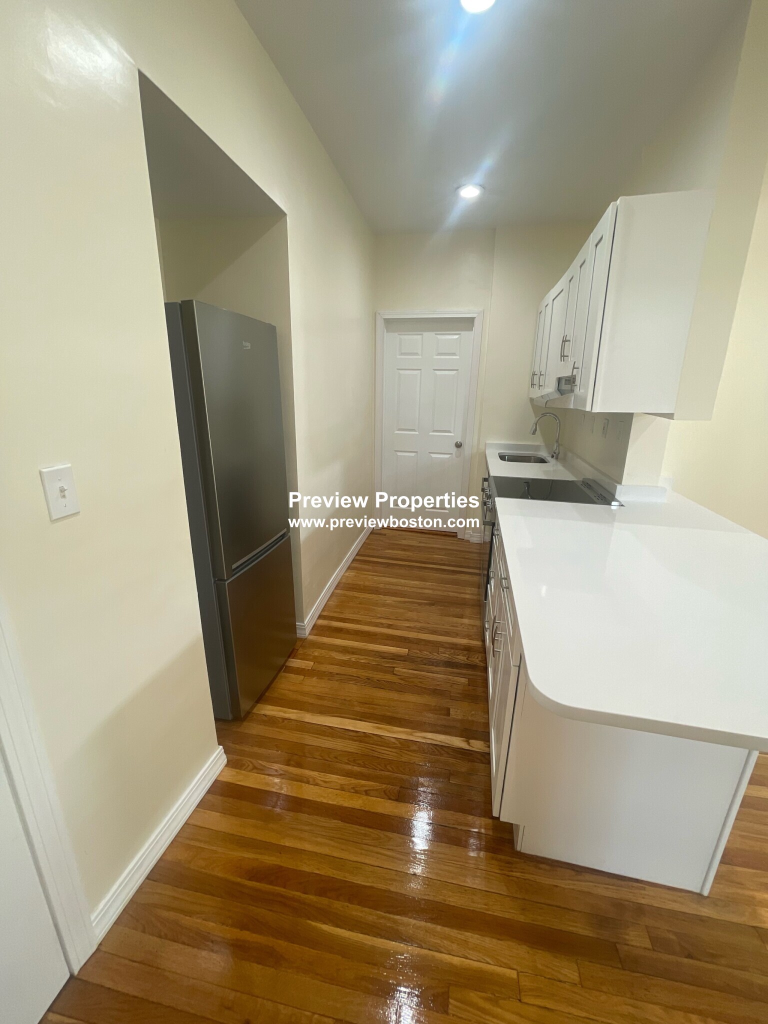 879 Beacon St, Fenway