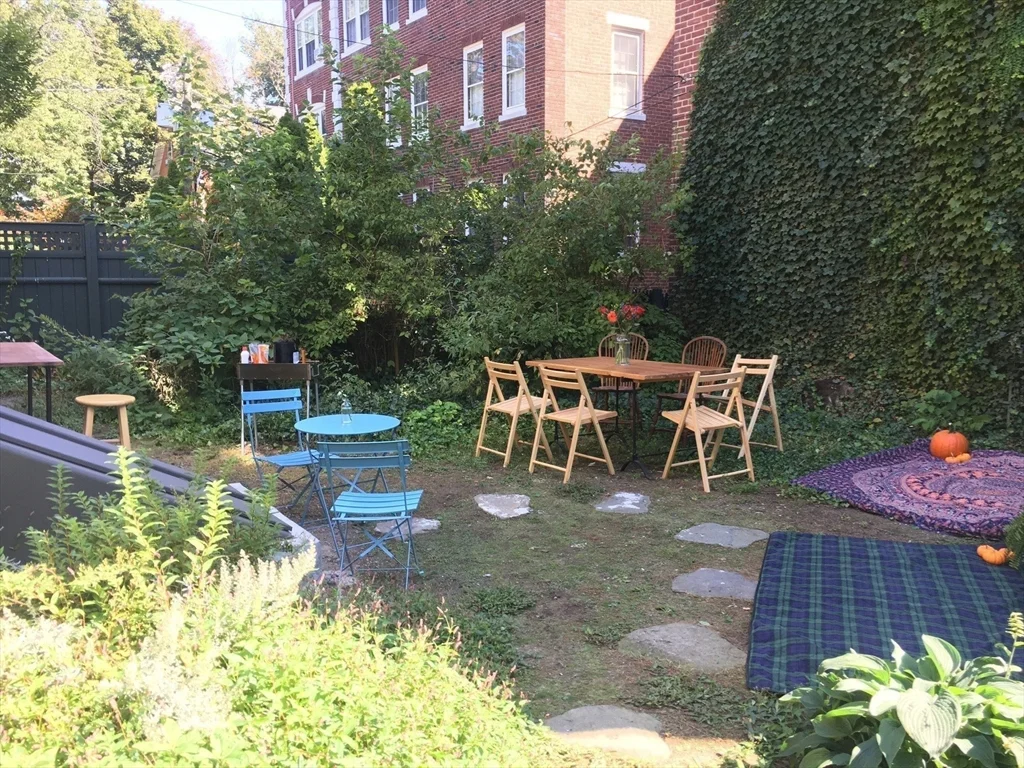 26 Linnaean St, Neighborhood Nine