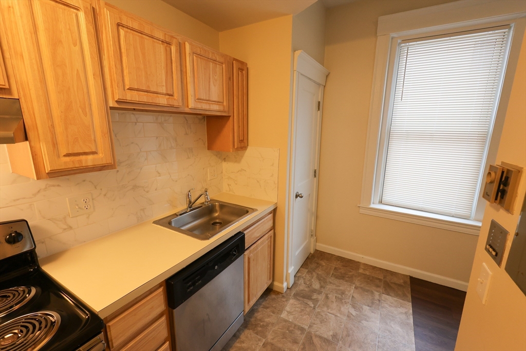 706 Huntington Ave, Mission Hill