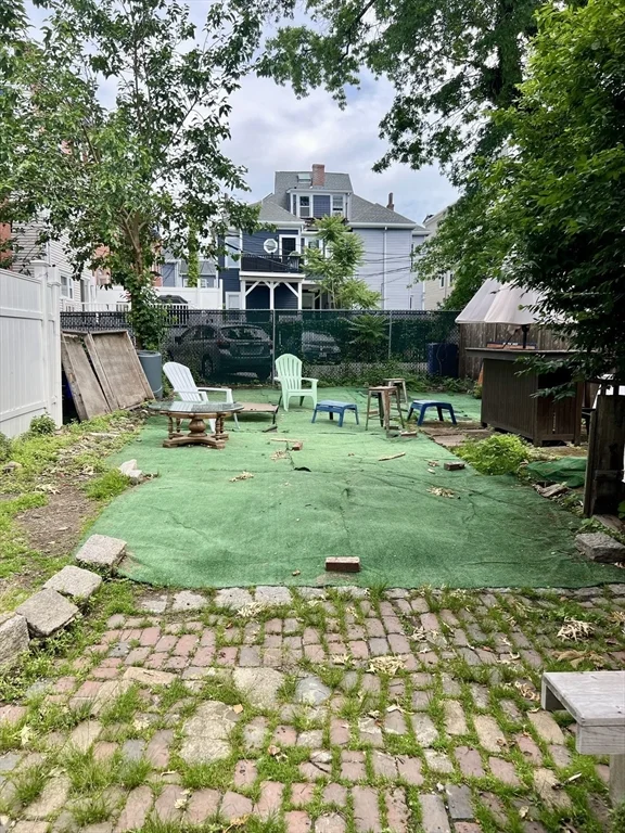 682 E 6th St, South Boston