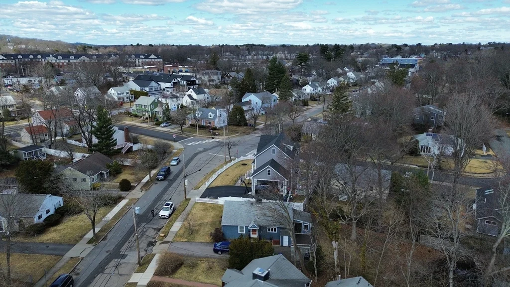 176 Upland Ave, Newton